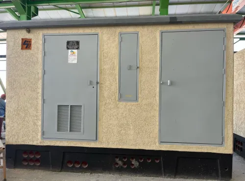 Poste préfabriqué en béton.