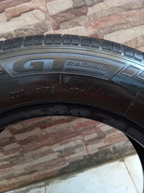 Pneus 100 % d'Origine Renault GT Radial CHAMPIRO 185/65/ R15  1 Neuf + 1 Occasion