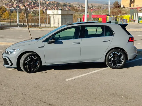Volkswagen Golf 8 2025 R-Line