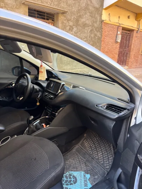 Peugeot 208 2018 Allure