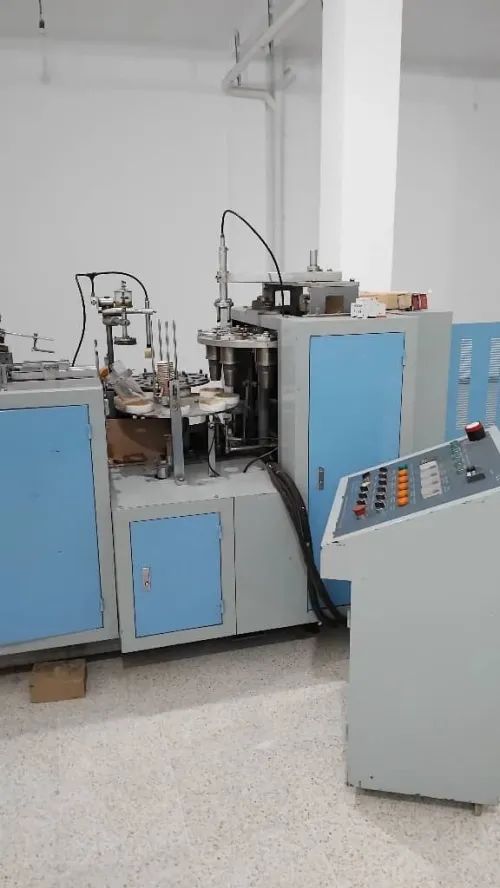 Machine fabrication gobelet