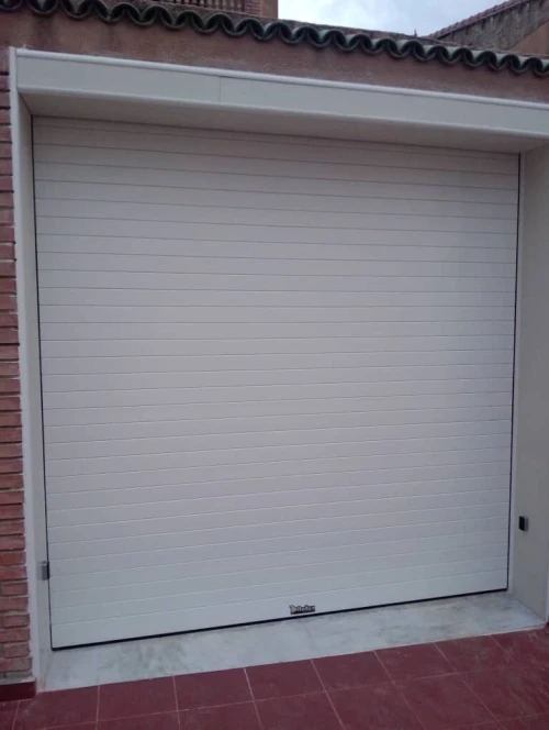 RIDEAU EN ALUMINIUM EXTRUDÉ ROLLUX