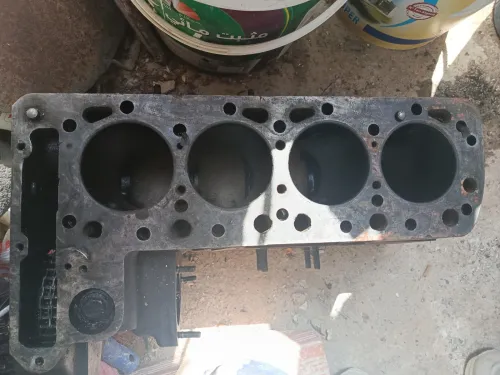 Moteur Mercedes w 123 diesel en pièce détachée propre 
