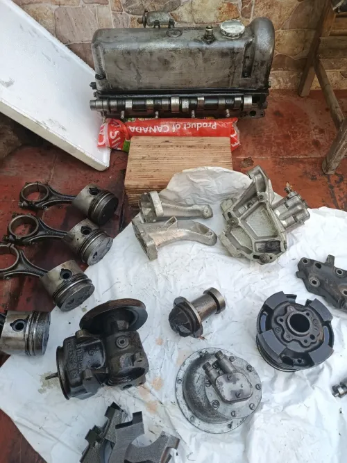 Moteur Mercedes w 123 diesel en pièce détachée propre 