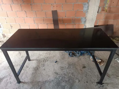 Table en métal