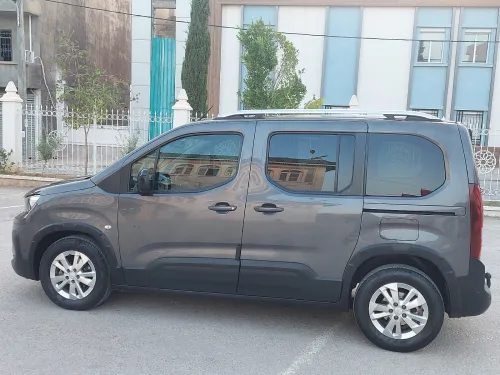Peugeot Partner 2021 Riftar