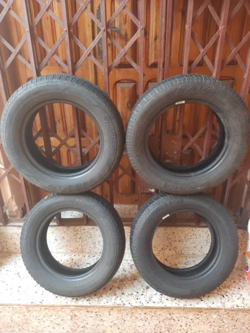 4 عجلات سيارة اتوس