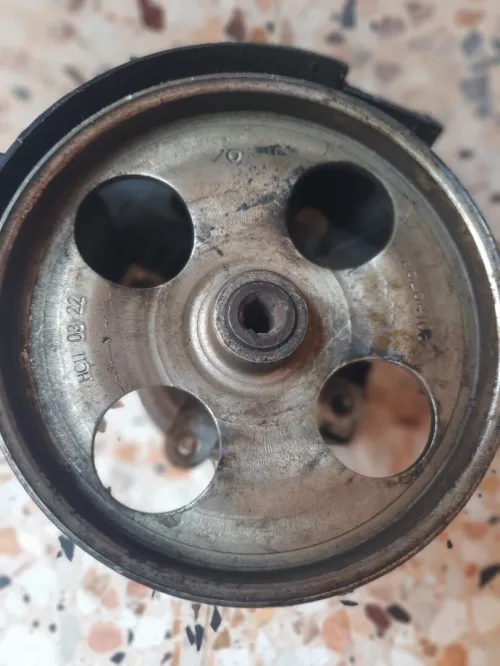 Pompe direction Peugeot 206