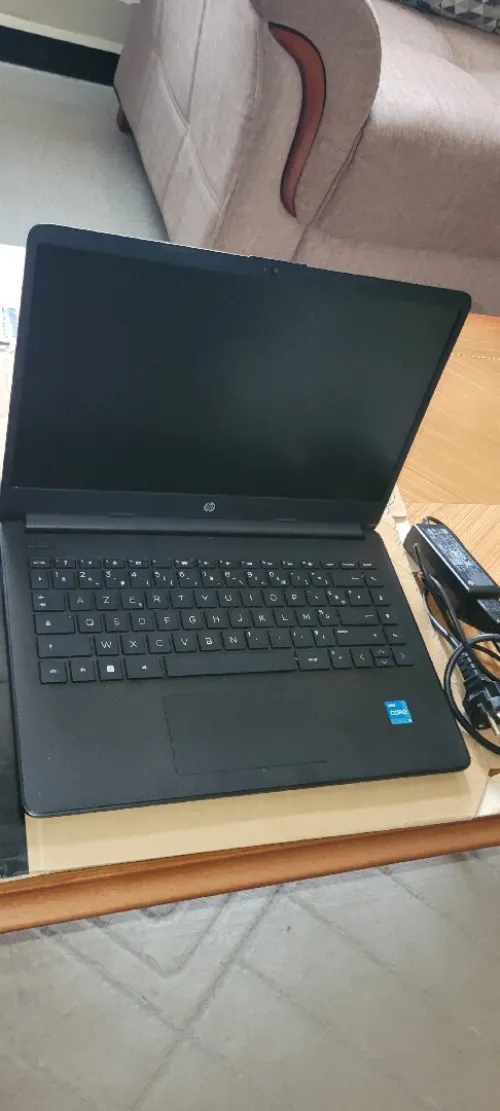 HP  Laptop 14s-SSD i3 11e générations