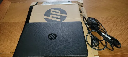 HP  Laptop 14s-SSD i3 11e générations