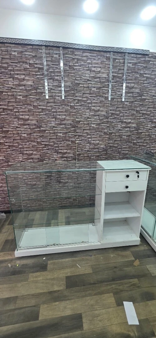 Comptoir en verre & Rangement
