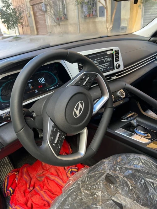 Hyundai Elantra 2025 