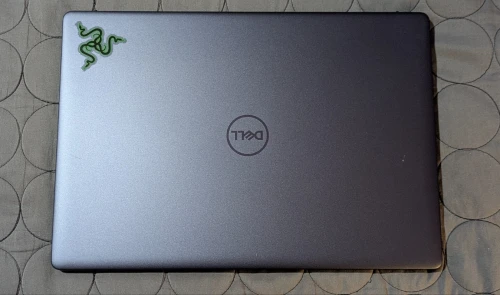 DELL INSPIRON 16 5645 /AMD RYZEN 7 8840U/16GB DDR5/AMD RADEON 780M GRAPHICS/1T/16 FHD+