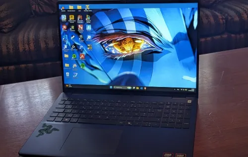 DELL INSPIRON 16 5645 /AMD RYZEN 7 8840U/16GB DDR5/AMD RADEON 780M GRAPHICS/1T/16 FHD+