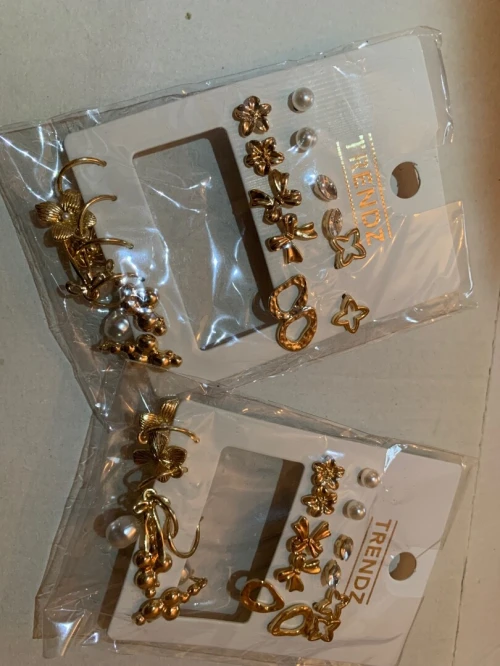 BOUCLES D'OREILLES ET PINCES À CHEVEUX