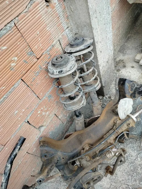 Bloc ABS 206+ /amortisseur avant 206 1.4 essence/ crémaillère de direction pour une Peugeot 206 1.4 essence