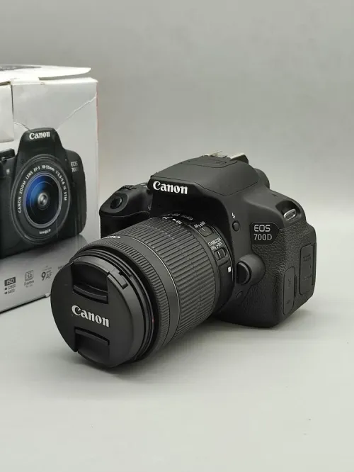 Canon EOS 700D 