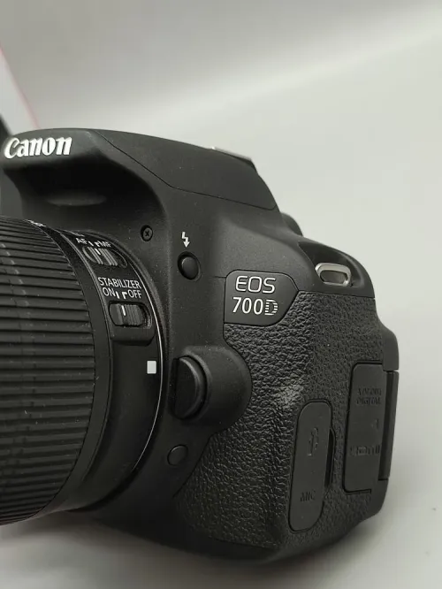 Canon EOS 700D 