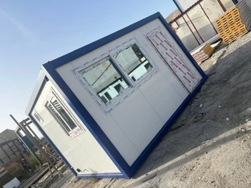 Poste de garde 3/4 avec 4 fenêtres et WC anglais