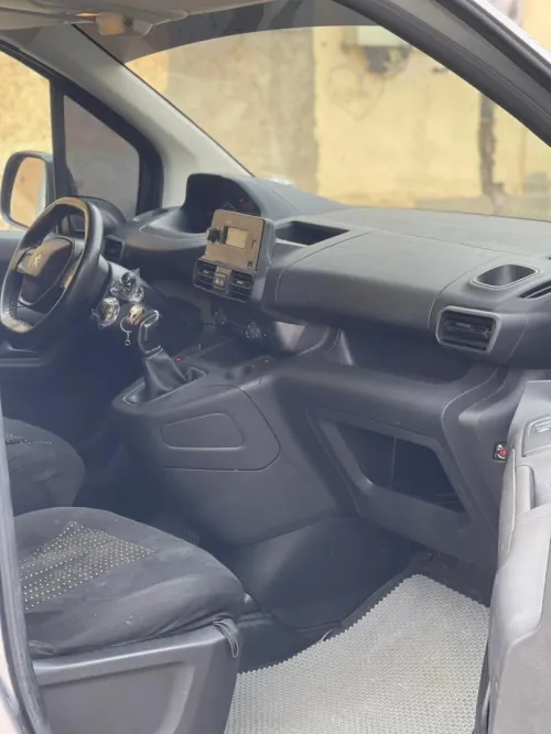 Peugeot Partner 2021 k9