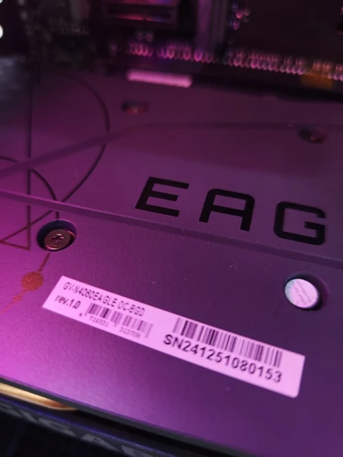 PC GAMER ( RYZEN 5 5600 +RTX 4060 GIGABYTE 3 FAN +B550M + 16GB + 256GB )