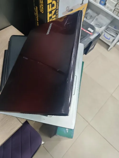 Laptop Samsung (8/128gb ssd) Double carte grafique (17pouce)