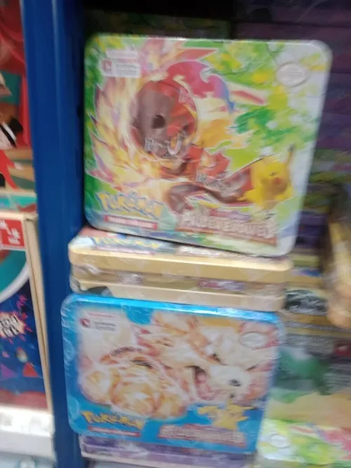 Boîte Métal Collector Pokémon  avec cartes