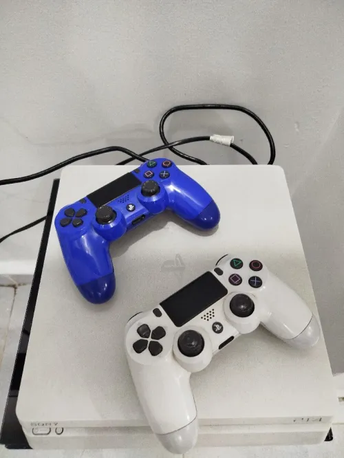 Ps4 slim version 13.04 2 mannettes original+Gta5