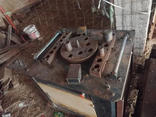 Mmachine à découper le fer