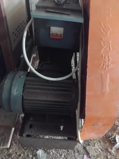 Mmachine à découper le fer