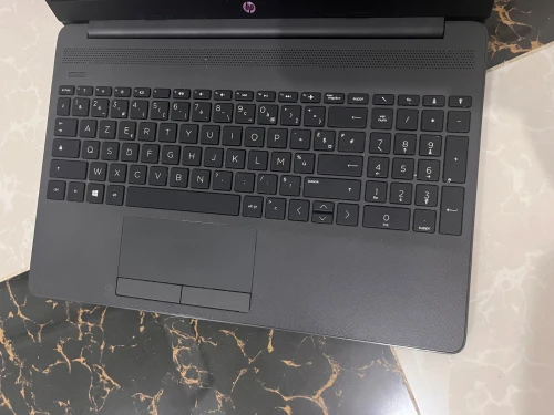 Ordinateur portable / pc hp255 g8