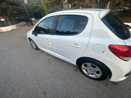 Peugeot 207 2012 Fennec