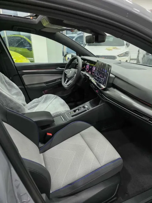 Volkswagen Golf 8 2025 R-Line