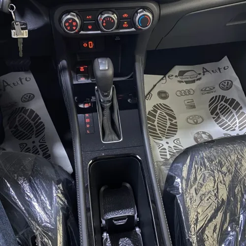 Nissan KICKS 2025 