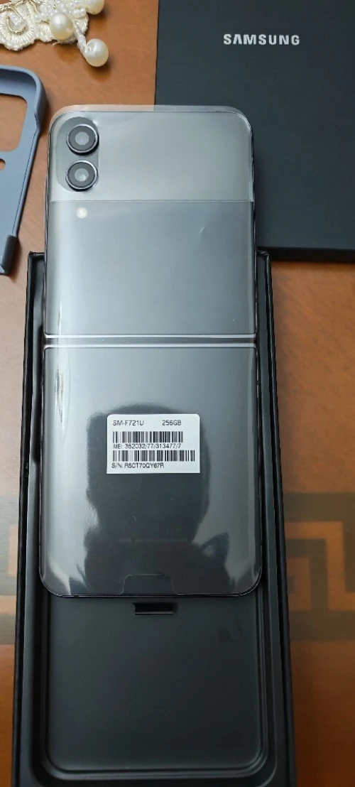 Samsung 4  Galaxy Z Flip
