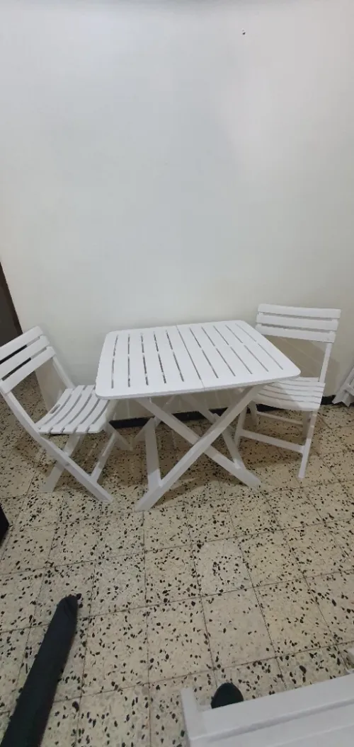 Table et 2 chaises de jardin 