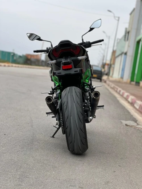 Kawasaki Z900 2025
