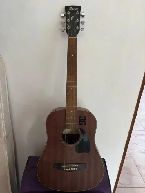 Guitare acoustique Ibanez