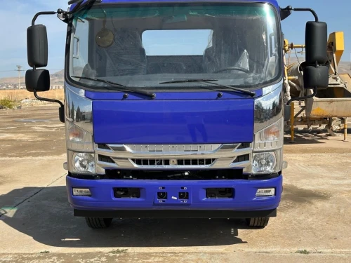 Isuzu Lourd 2025