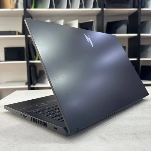 Acer Nitro V15 GAMING 15,6 pouce 165Hz quasi neuf Ryzen 7 7735HS 16 Go DDR5 512 Go SSD GeForce RTX 4060 8 Go GDDR6 VRAM