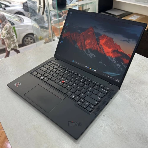 Lenovo ThinkPad T14 Ryzen 5 PRO 8540U 16 Go DDR5 256 Go SSD Radeon 740M