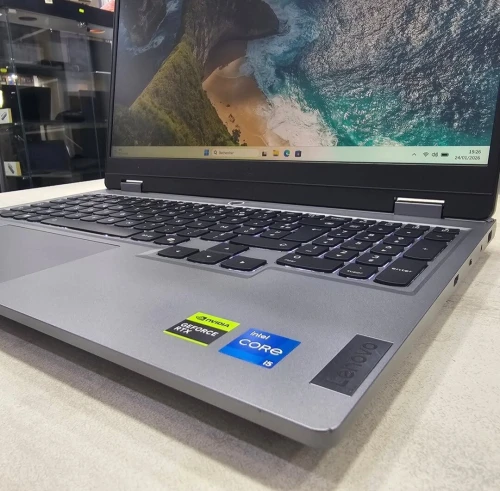 Lenovo LOQ 15IRX10 (neuf jamais utilisé)  i5-13450HX 16 Go de mémoire DDR5 15.6 512 Go RTX 5060