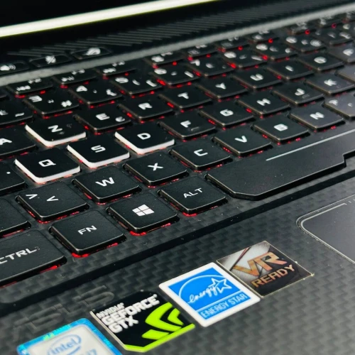 ASUS ROG Strix GL503V GAMING 15,6 pouce 120Hz i7-7700HQ 12 Go DDR4 256 Go SSD 1 To HDD NVIDIA GeForce GTX 1060 6 Go GDDR5
