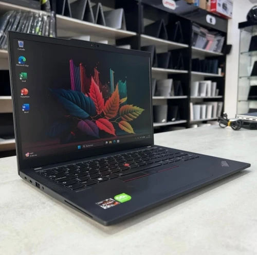 Lenovo ThinkPad X13 13,3 pouce AMD Ryzen 7 PRO 7840U 32 Go de RAM LPDDR5x 512 Go SSD NVMe