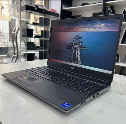 Dell Precision 7560 15,6  i7-11850H 16 Go de RAM DDR4  512 Go SSD NVMe NVIDIA RTX A2000 4 Go GDDR6