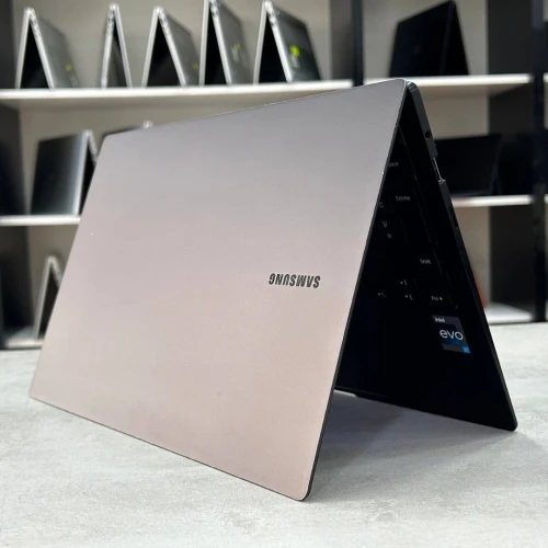 Galaxy Book2 Pro 14 pouce Amoled i7-1260P 16 Go DDR5 512 Go SSD NVMe Iris Xe Graphics