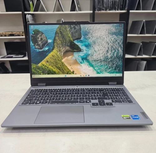 Lenovo LOQ 15IRX10 (neuf jamais utilisé)  i5-13450HX 16 Go de mémoire DDR5 15.6 512 Go RTX 5060