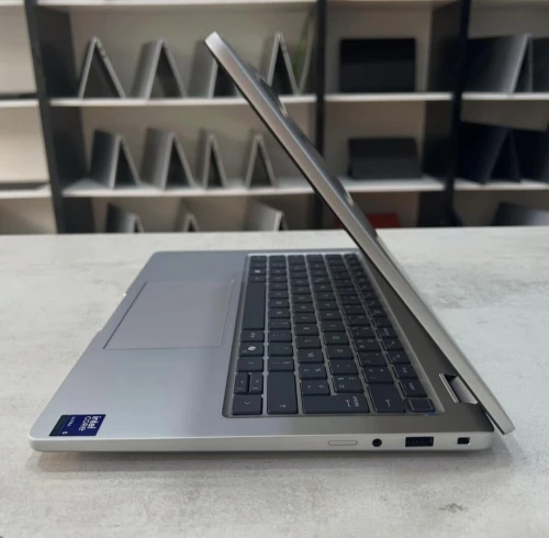Dell Pro 14 Plus Neuf jamais utilisé Écran 14 pouce Ultra 5 238V (15eme génération) 32 Go de RAM LPDDR5x 256 Go SSD NVMe Intel Arc Graphics 130V