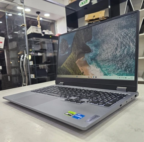 Lenovo LOQ 15IRX10 (neuf jamais utilisé)  i5-13450HX 16 Go de mémoire DDR5 15.6 512 Go RTX 5060