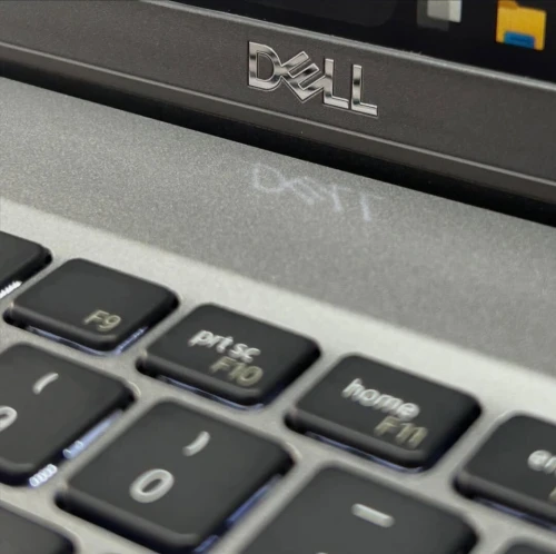 Dell Precision 3591 15,6 workstation neuf Ultra 7 165H 32 Go de RAM 512 Go SSD NVMe NVIDIA RTX 1000 Ada 4 Go GDDR6